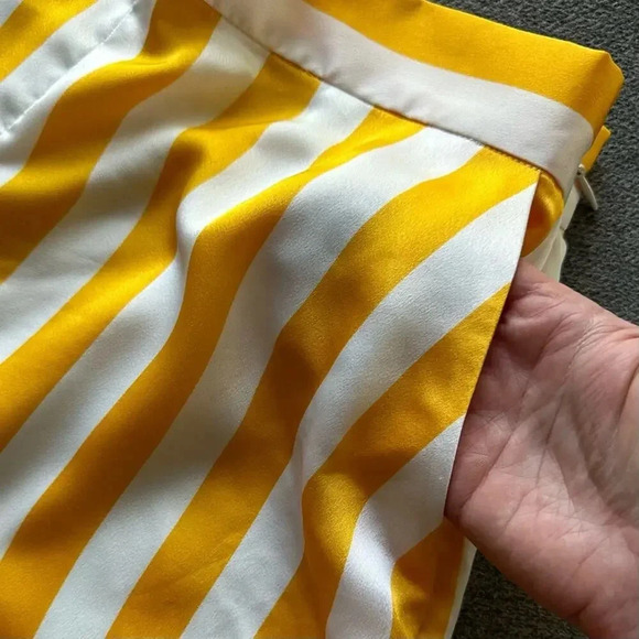 Juicy Couture Yellow & White Striped High Waist Shorts Size 6 - Picture 7 of 7